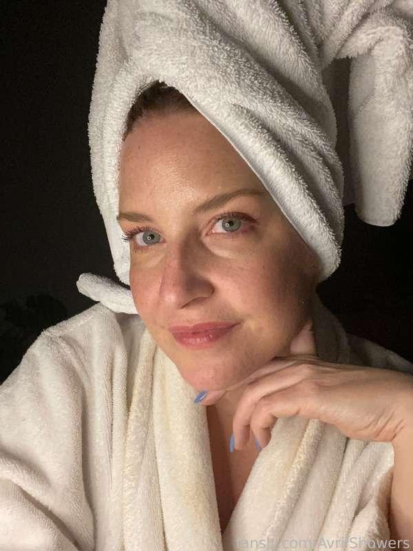 avrilshowers image #8