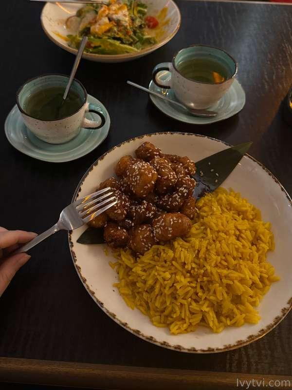 How often do you eat out? Do you like more restaurants or ho..