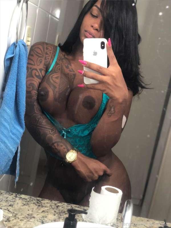 Your bitch I'm hot I'm... 🔥Play with me and enjoy this horny..