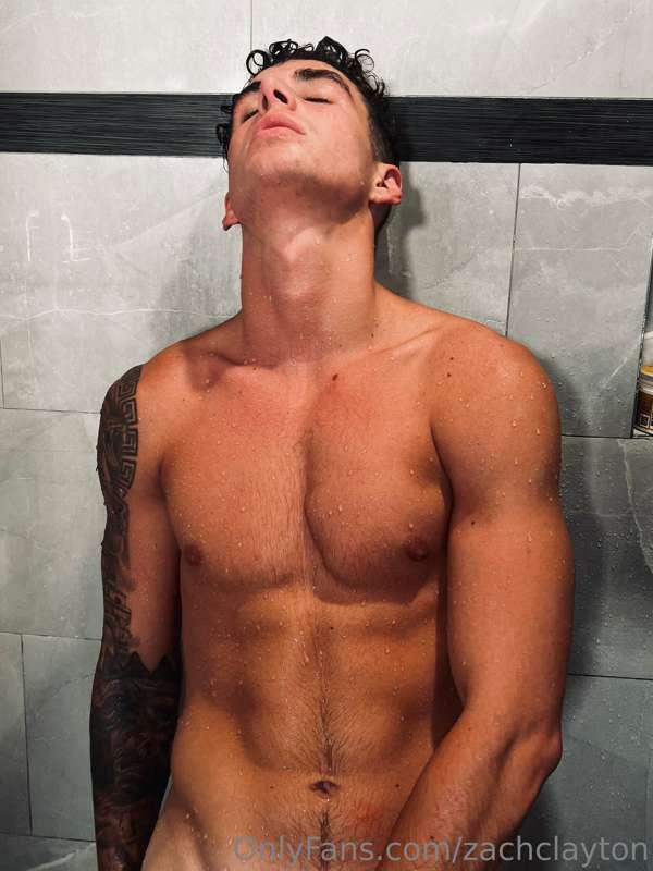 who’s tryna join me in the shower 💦😈