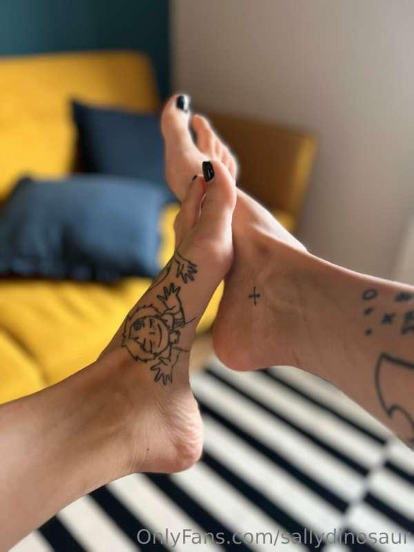 good morning from my cute & soft soles 🦶🥰