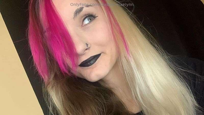 Me hair and makeup for today thought I'd share with yall heh..