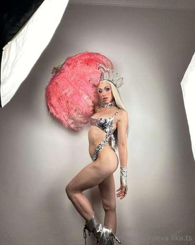 I mean… girls like me are just impossible to say no to, righ..