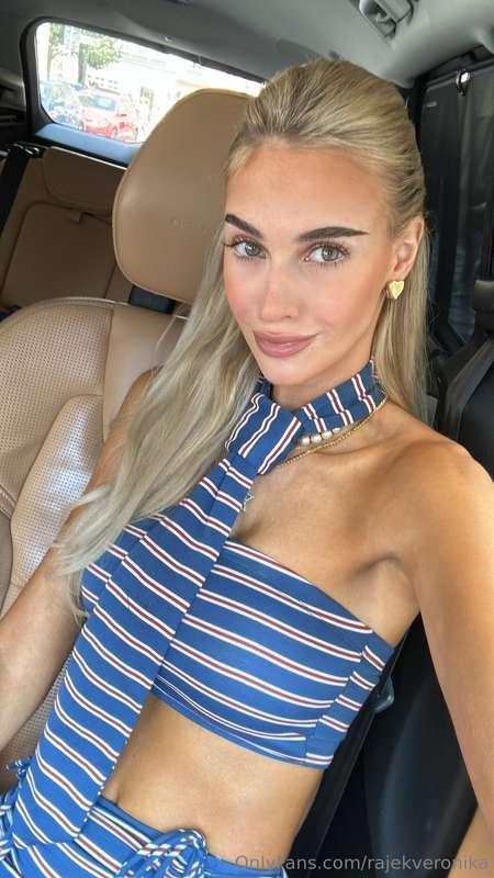Elegance 😇 do you love me ? 😍🥰