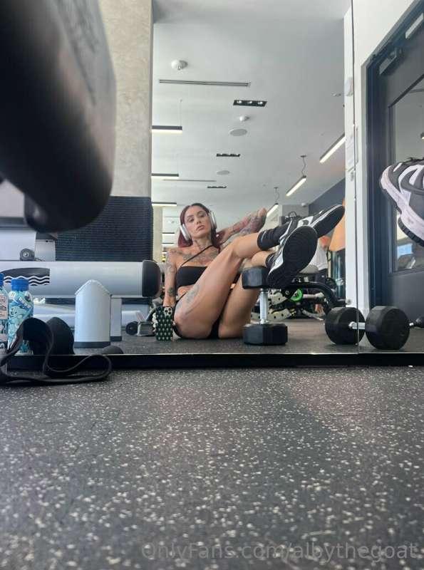 Do you wanna see more gym content? 🍑💪