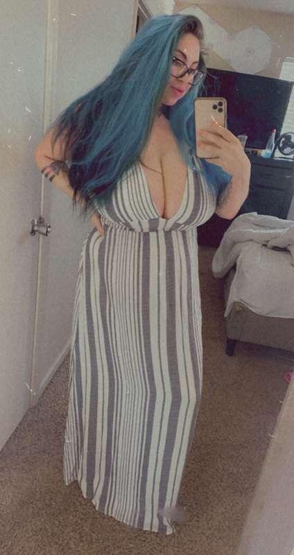 Thoughts on my new dress? 🖤

P.S. topless version sent in yo..