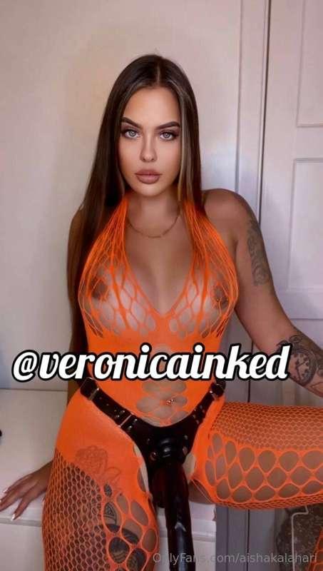 Goddess VeronicaInked is a mean Dom, cuckoldress and explict..