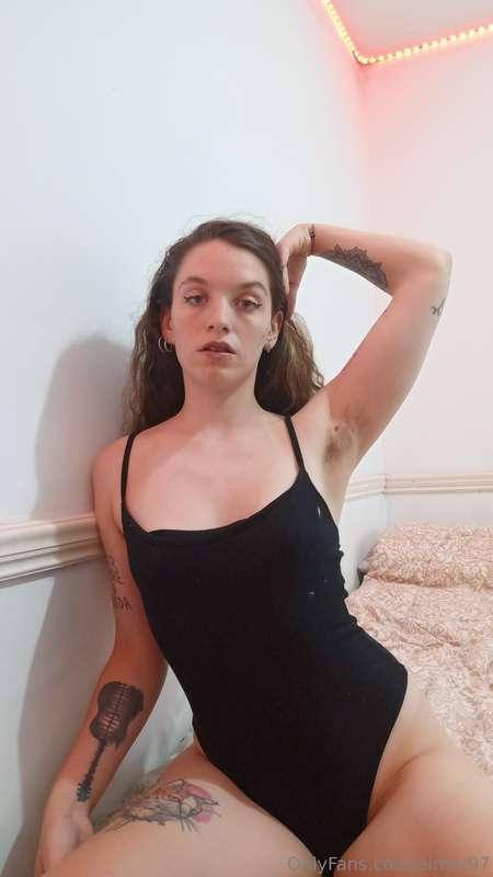 I am a real hairy goddess, big ass, and I want to sit on you..