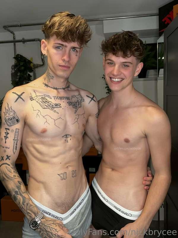 grey & black duo 😝 
-
Onlyfans.com/lucashall 
@lucashall