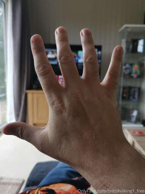 Anyone here like big hands!