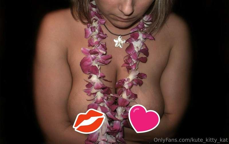 Kitty got lei'd... If you joined my VIP you would get pix li..