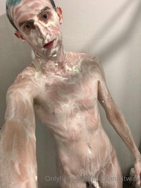 I know my bio says that I’ll be posting WAM (wet and messy, ..