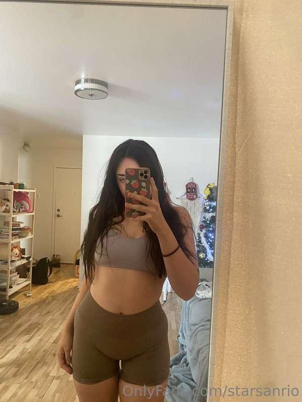 Sundays are for snuggles 😍 Tip $5 if you think we would be s..