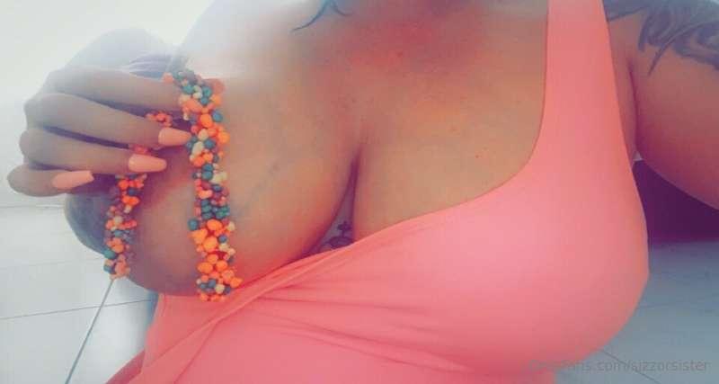 3 video calls available for tomorrow 👇🏼$25 post tip to secur..