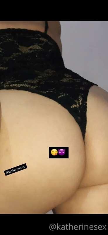 @katherinesex 😍 She is so petite but with a big ass 🍑😏  Enjo..