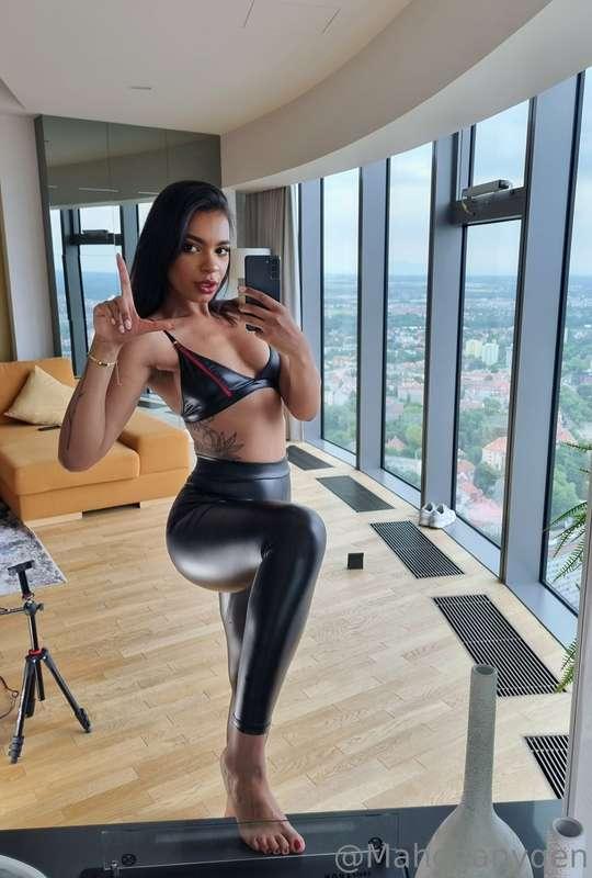 😈