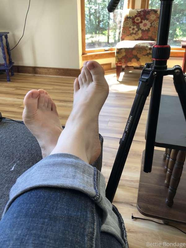 Putting my feet up 😉  🦶 💋