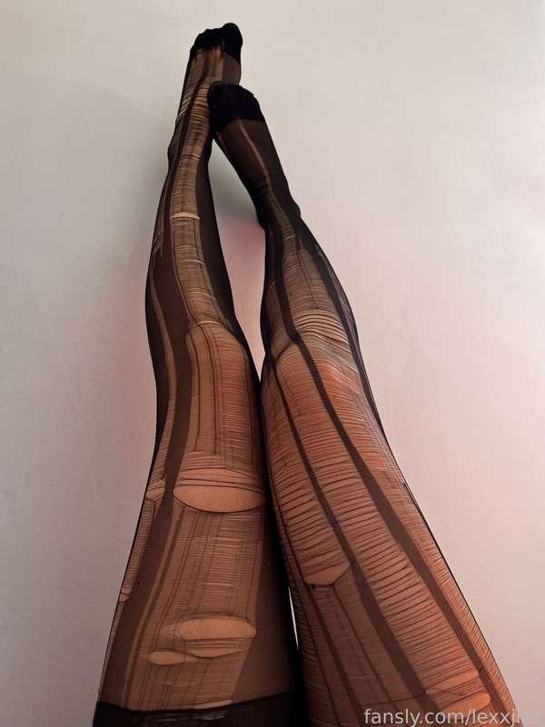 👄

#rippedtights #tights #pantyhose #nylon #nylonfetish #legs #nylonlegs #thighs 