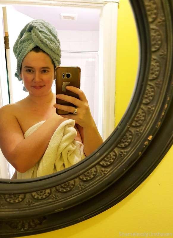 [4 PICS] Fresh out of a nice warm bath!! Perfect way to rela..