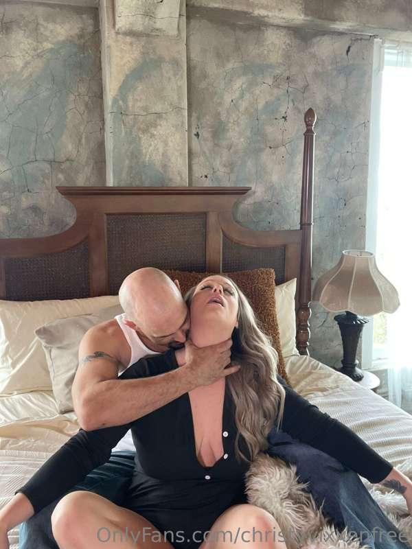 Happy Monday rise and shine ☀️ Do you love watching a girl b..