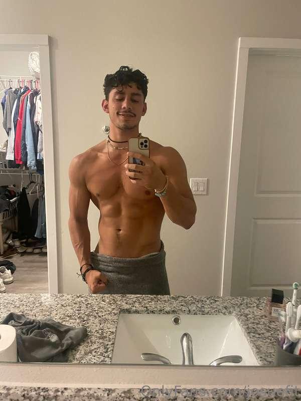 Hmu for the pics without the towel, and a little solo video💦