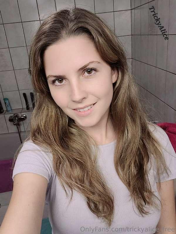 Hellooo, it's your hot girlfriend 😇