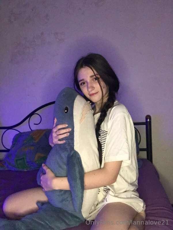 Hi, I'm Polly! - @pixie_polly
Do you want me to hug you in b..