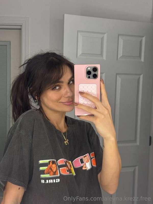 Runway ready, selfie steady. 😅