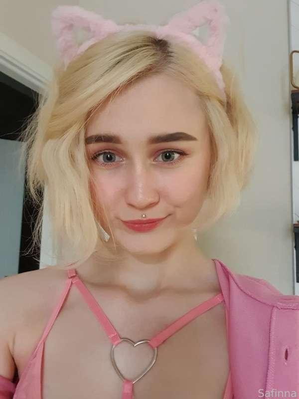 🌸 Meow meow
       May I lick you? Or you me... 🌸


𓆩♡𓆪 #selfie #teasing #tongue #sfw #horny #fyp #cute #teen #daddysgirl 𓆩♡𓆪
