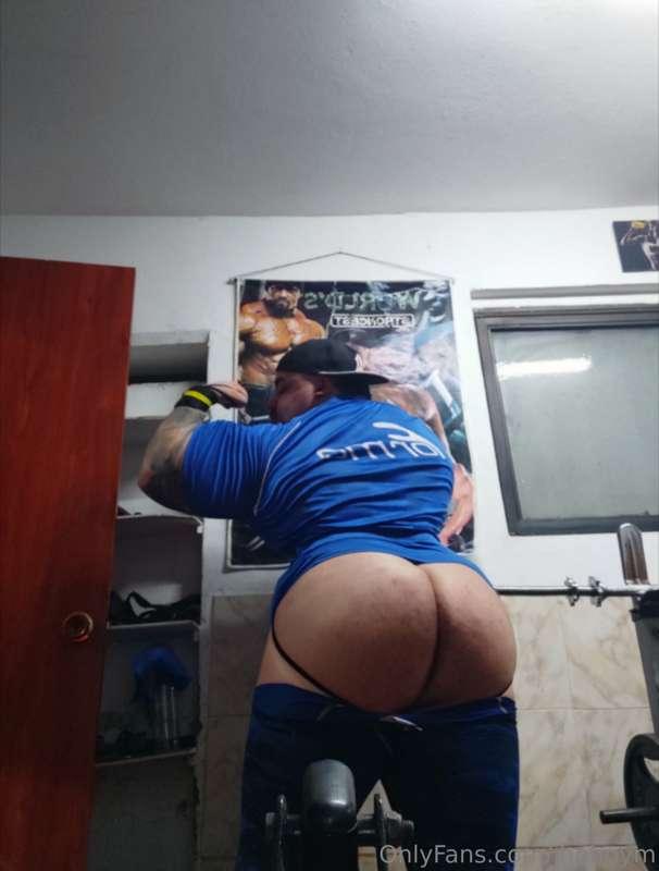 Un trasero musculoso 💪🏼🍑

A muscular butt 💪🏼🍑