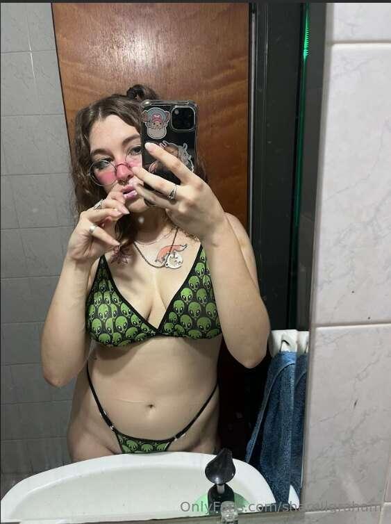 m33t you in the bathroom in five? 😈😋