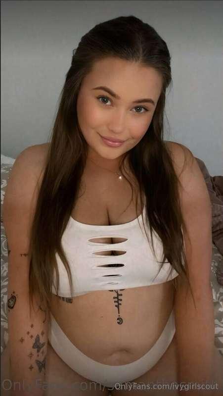 💦😈This sweet babe @samanthasmith33 dreams of showing all her..