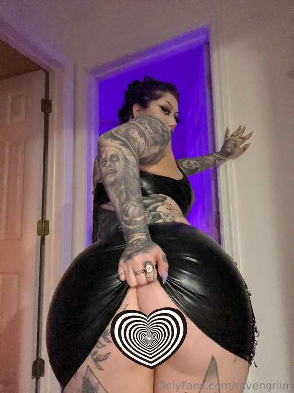 Let's take our clothes off & go to bed 😈 Tip *here* to unloc..