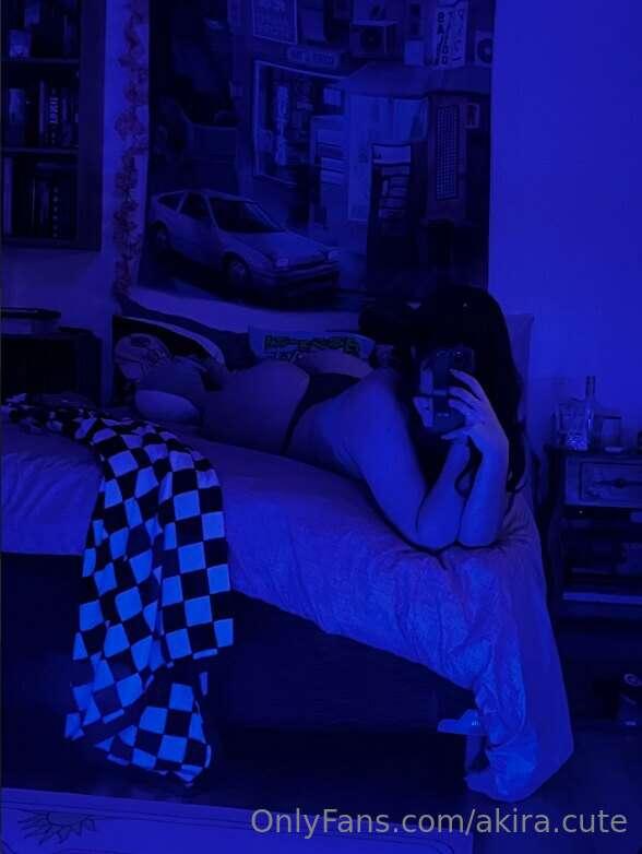 waiting for you in bed be like...