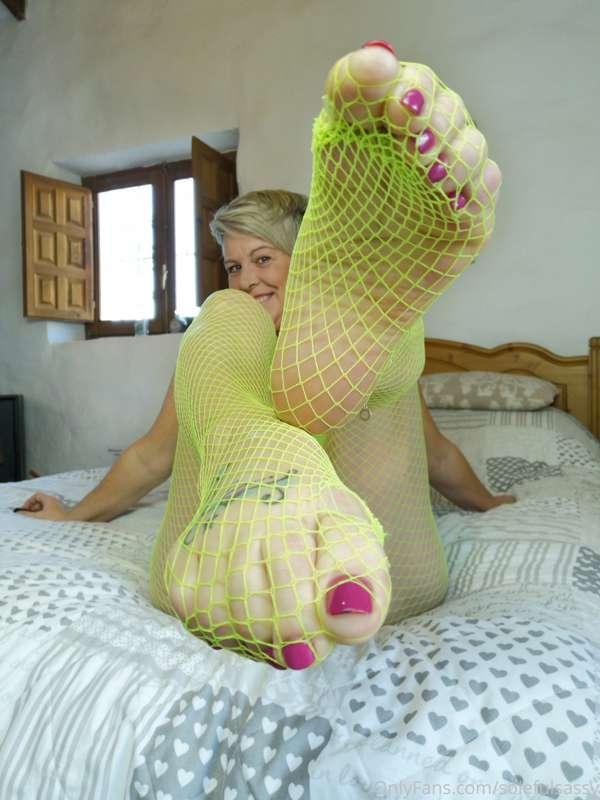 Green fishnets one of my fav colours that and orange! 💚💚 Wha..