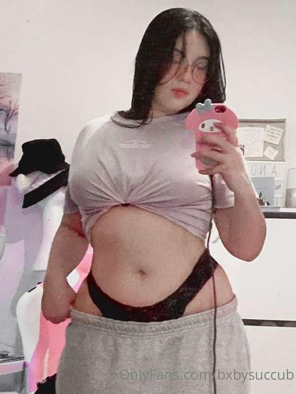 Me need belly rubs??🥺