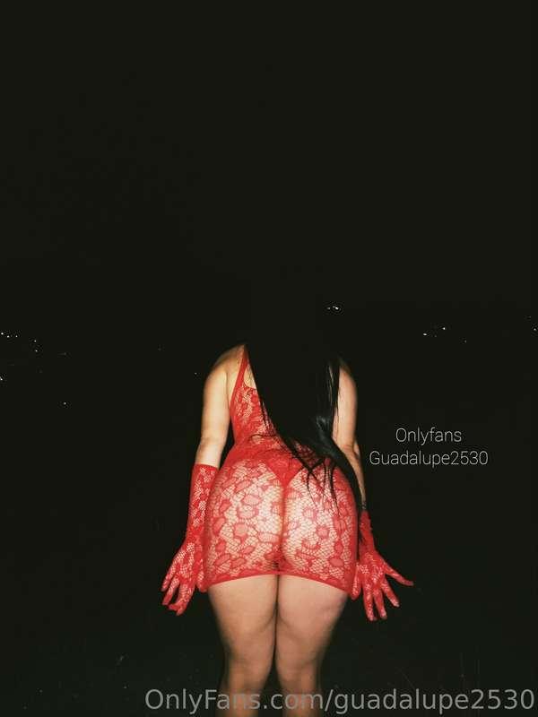 Do you want to see her without thongs? 😈😈🤤🔥