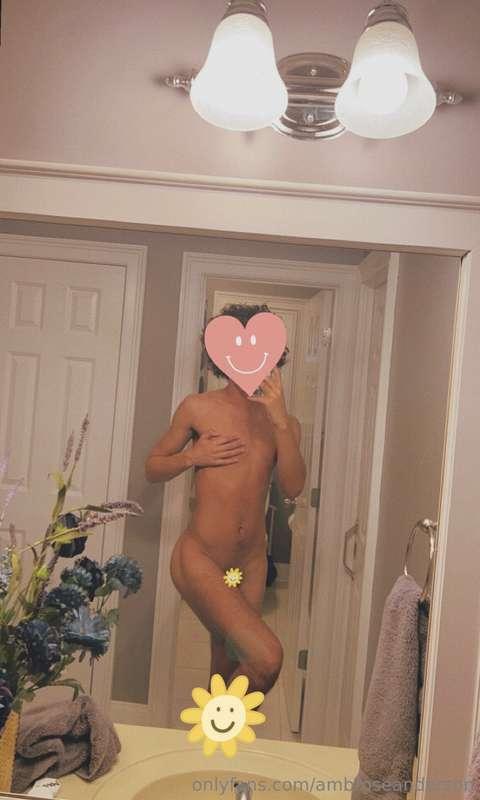pocket-sized twink 😇