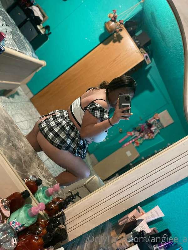 School girl 🤭