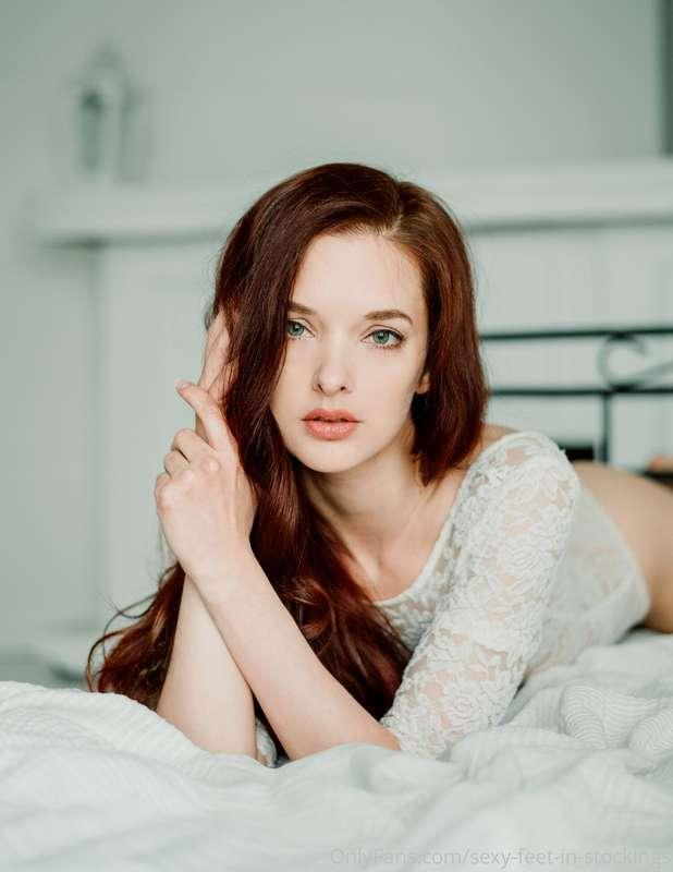 sexy-feet-in-stockings image #2