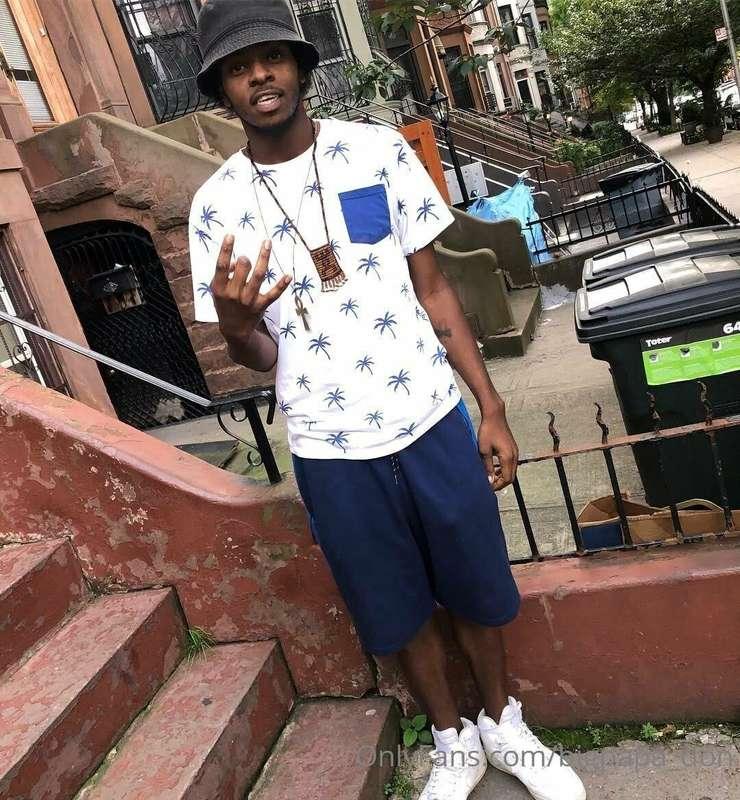 I Asked My Neighbor To Take a Pic 🤳 & I Noticed She Kept Sta..
