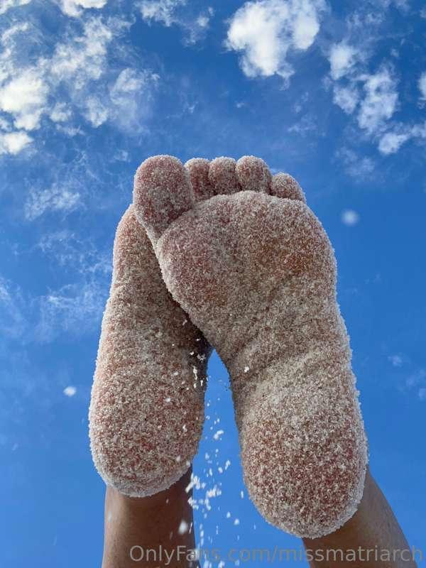 Who wants to join me at the beach and clean my feet for me? ..