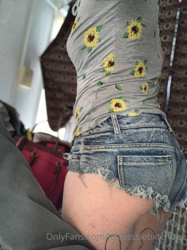 I’m cute 🥰 buy something