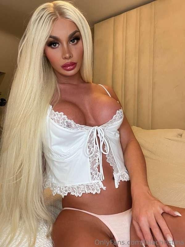 My top’s barely holding on… should I let these tits free? 😇S..