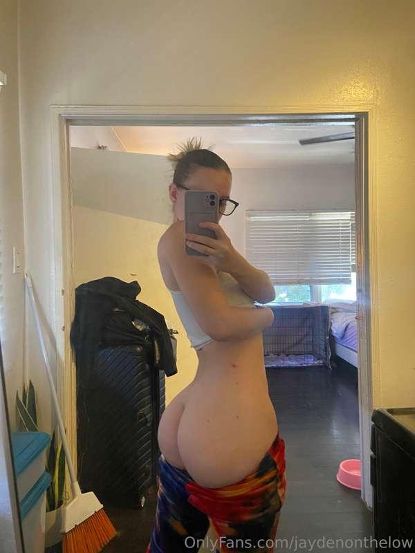 How is everybody’s day going? 🍑🤓