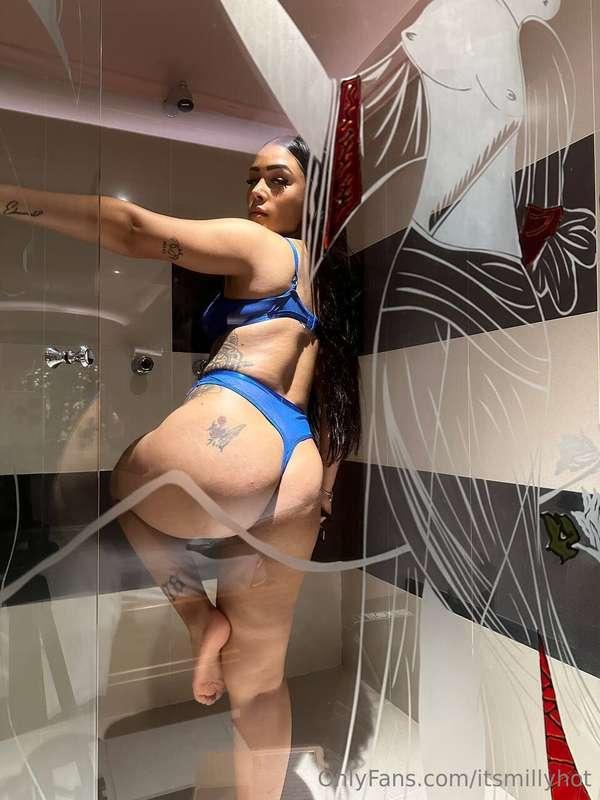 Write me on DM I'm available all day love❤️💌