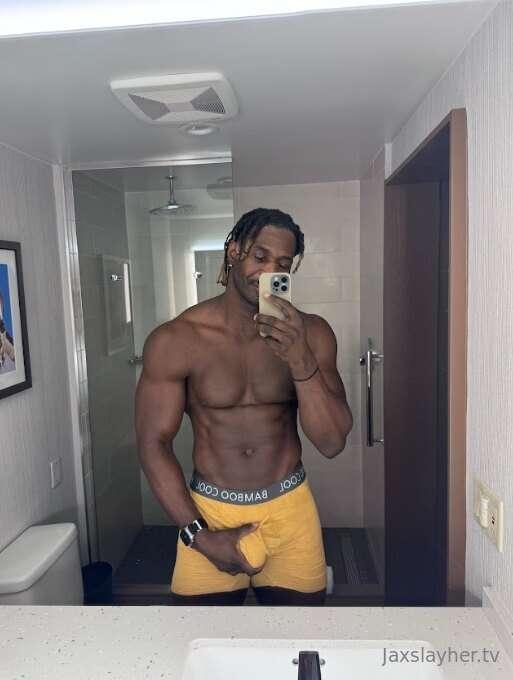 want to grab this dick? 🍆