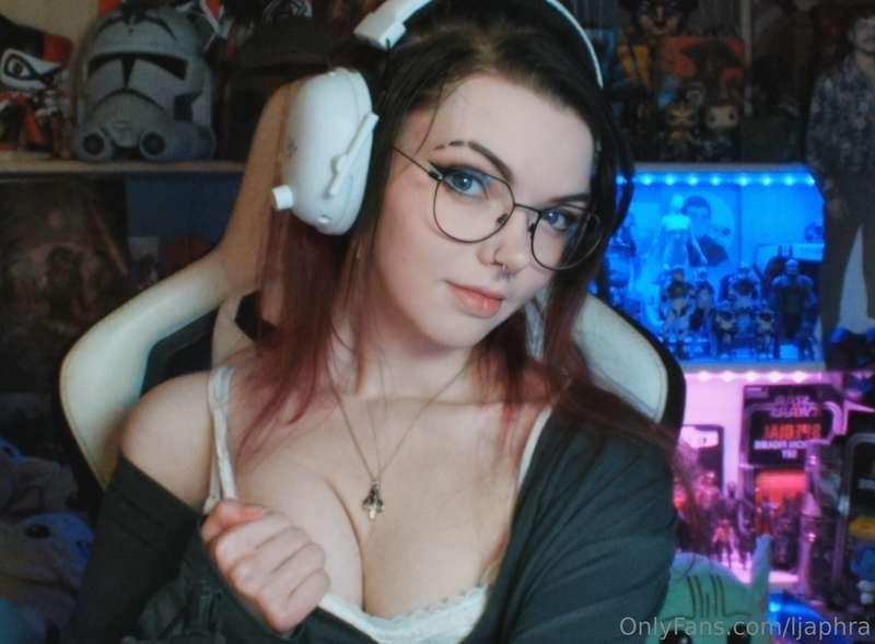 Behind the scenes of content creation 👀🤭 what you'd see if y..