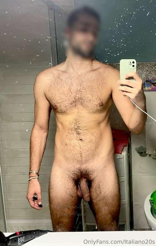 🇮🇹 Spero non ti dispiaccia un po’ di pelo 😈 • 🇬🇧 Hope you do..