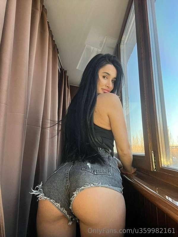 Today I worked out my butt. Can you rate it from 1 to 5? 🥰😜